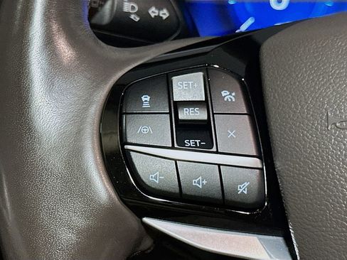 Used 2022 Ford Explorer Platinum w/ Equipment Group 601A AWD/4WD image 35