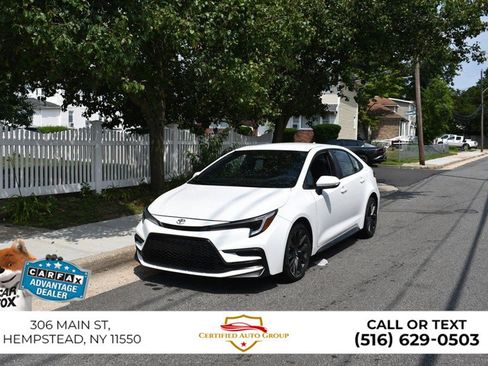 Used 2025 Toyota Corolla SE FWD image 2