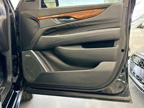 Used 2015 Cadillac Escalade Premium RWD image 44