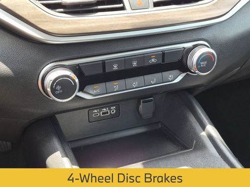Used 2025 Nissan Altima 2.5 SV FWD image 18