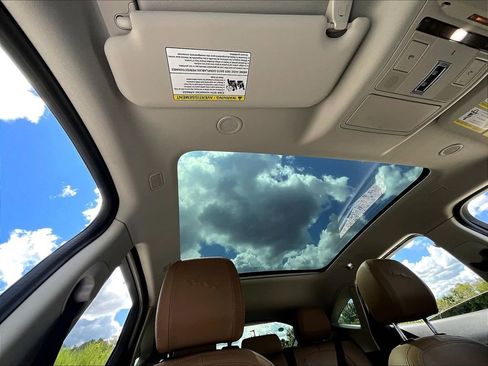 Used 2022 Jaguar E-PACE SE image 21