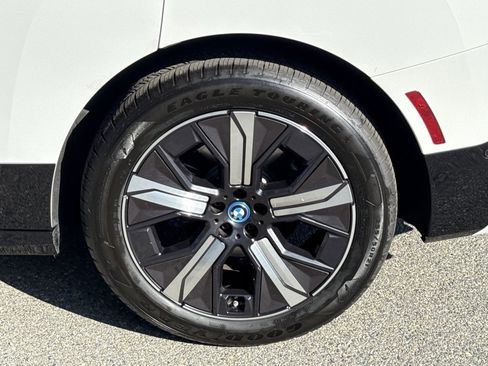 Used 2025 BMW iX xDrive50 image 17