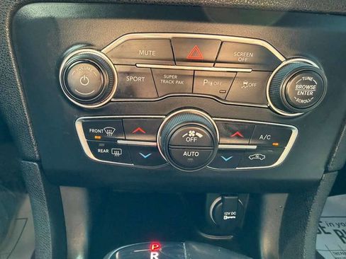Used 2020 Dodge Charger SXT w/ Blacktop Package image 13