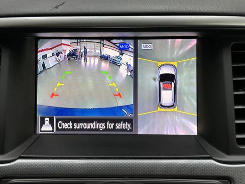 Used 2020 Nissan Pathfinder SL image 32