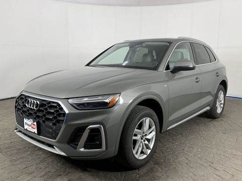 Used 2023 Audi Q5 2.0T Premium w/ Convenience Package AWD/4WD image 3