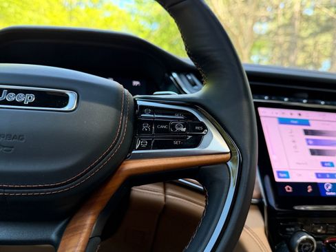 Used 2025 Jeep Grand Cherokee L Summit image 27