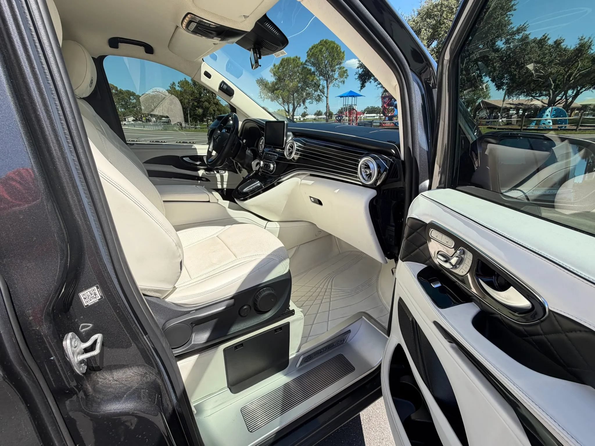 Used 2021 Mercedes-Benz Metris Passenger w/ Premium Safety Package image 25