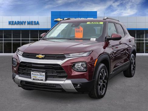 Used 2023 Chevrolet TrailBlazer LT FWD image 3