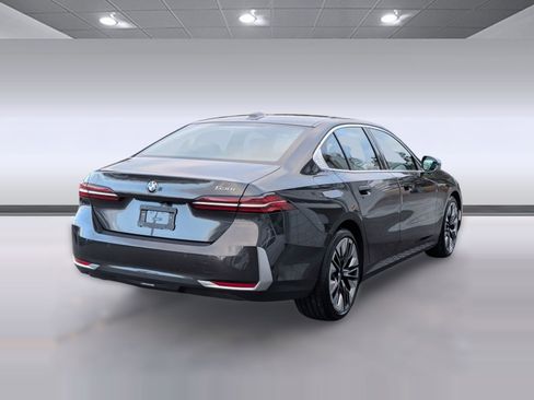 Certified 2025 BMW 530i image 9