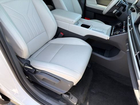 Used 2025 Hyundai Santa Fe SEL image 13