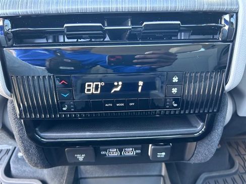 New 2024 Jeep Wagoneer L Series III w/ Premium Group I image 13