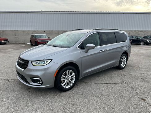 Used 2021 Chrysler Pacifica Touring w/ Cold Weather Group image 7