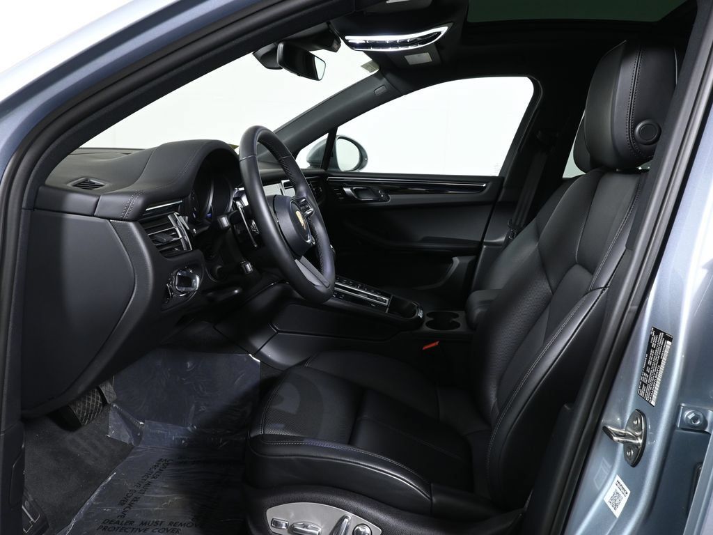 Used 2026 Porsche Macan AWD/4WD image 5