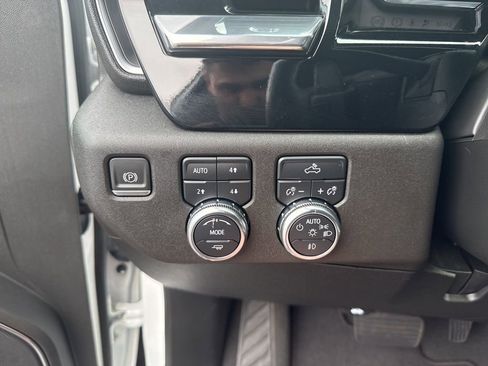 Used 2023 GMC Sierra 1500 Elevation image 22