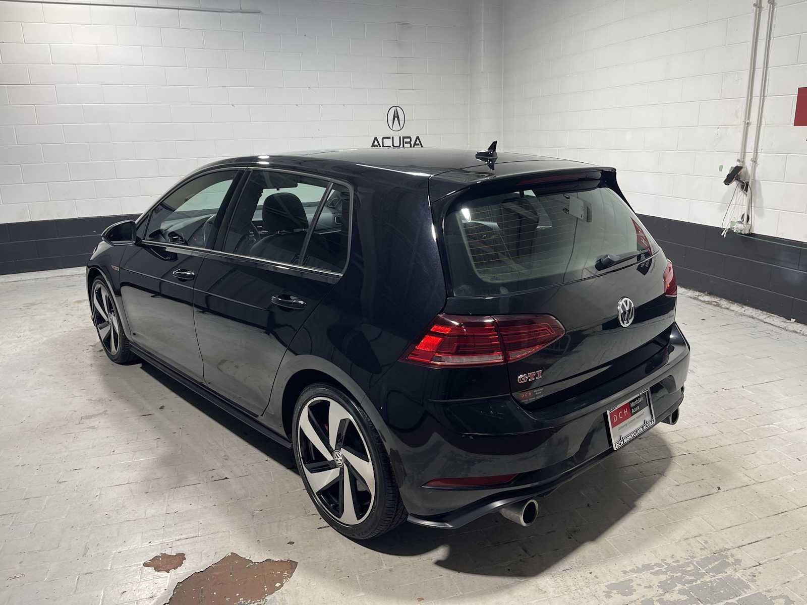 Used 2019 Volkswagen GTI SE w/ SE Experience Package FWD image 4