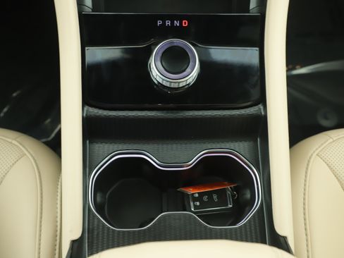 Used 2025 Jeep Grand Cherokee Limited w/ Luxury Tech Group II image 18