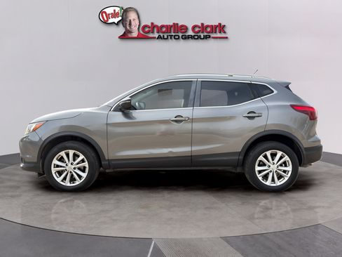Used 2018 Nissan Rogue Sport SV FWD image 2