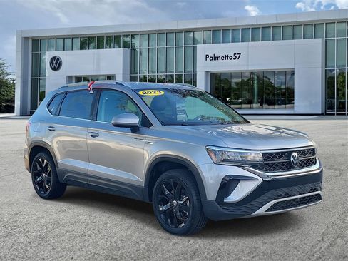 Certified 2023 Volkswagen Taos SE w/ Black Wheel Package image 3