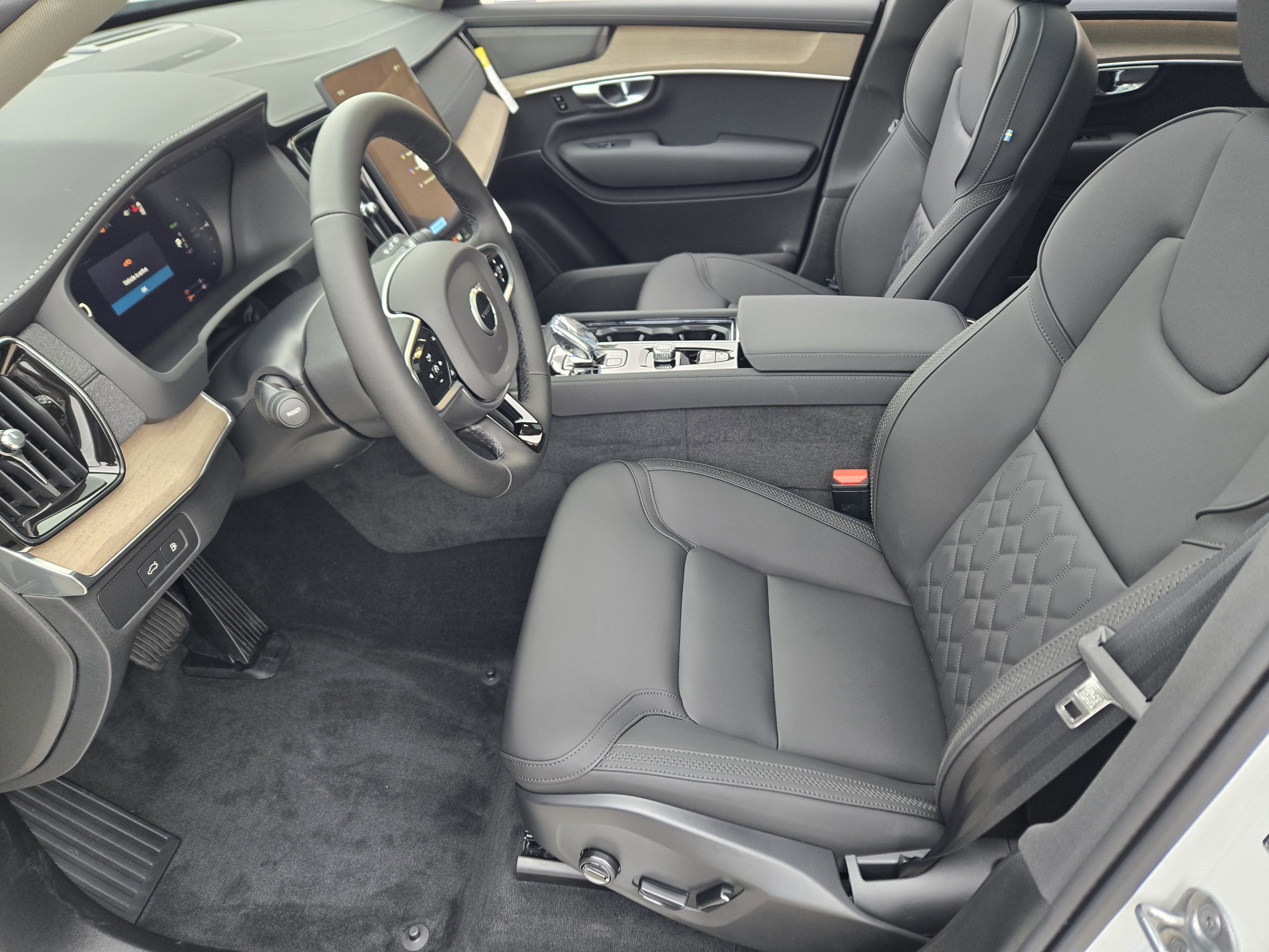New 2026 Volvo XC90 T8 Plus w/ Protection Package Premier AWD/4WD image 10