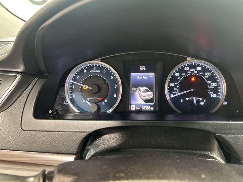 Used 2016 Toyota Camry LE image 26