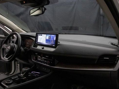 Used 2024 Nissan Rogue Platinum w/ Platinum Premium Package image 15