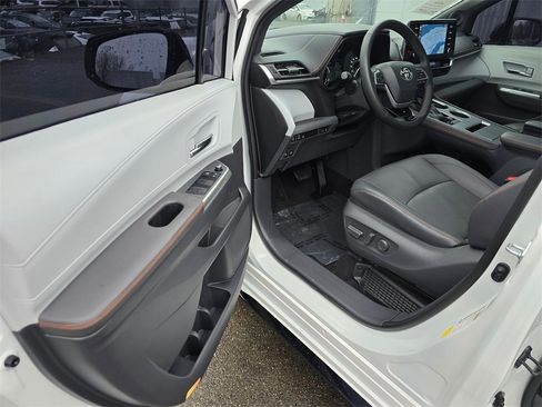 Used 2021 Toyota Sienna XSE w/ XSE Plus Package image 21