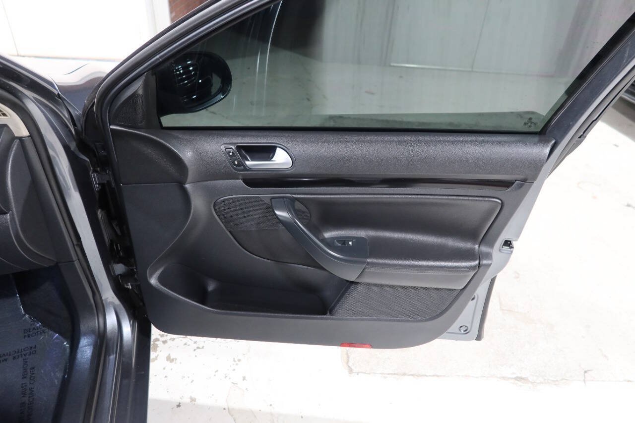 Used 2013 Volkswagen Jetta TDI FWD image 28