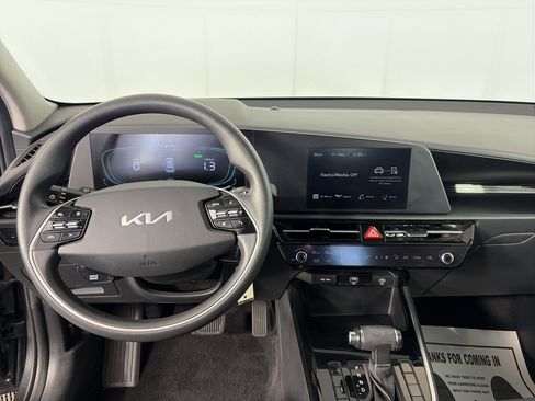 Used 2024 Kia Niro LX FWD image 3
