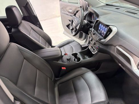 Used 2024 GMC Terrain SLT image 35