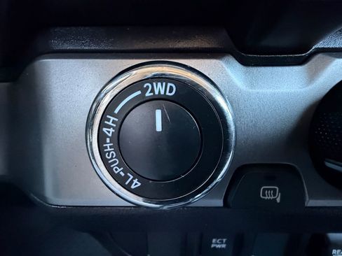 Used 2019 Toyota Tacoma SR5 image 13