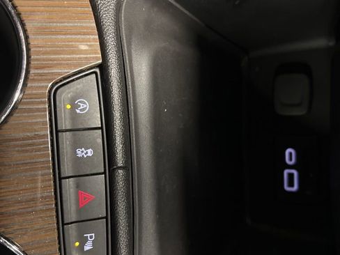 Certified 2023 GMC Acadia SLE w/ Driver Convenience Package image 19