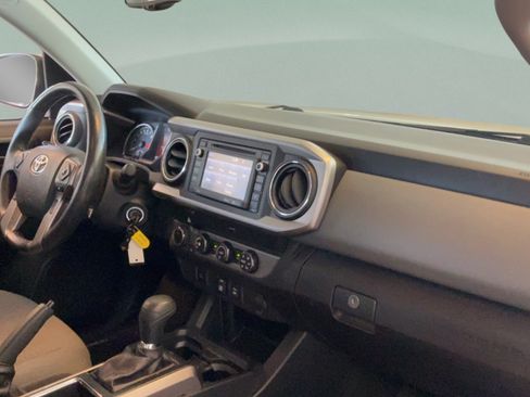 Used 2019 Toyota Tacoma SR5 AWD/4WD image 34