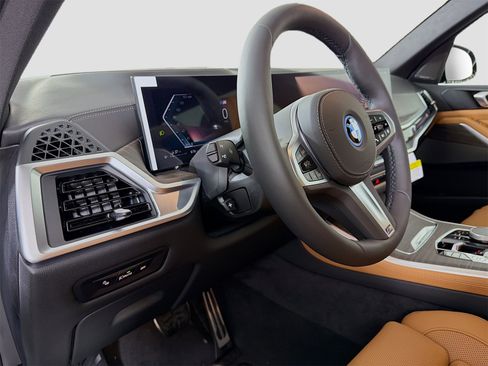 New 2026 BMW X5 xDrive50e w/ M Sport Package image 10