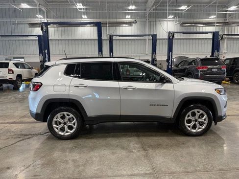 New 2025 Jeep Compass Latitude w/ Sun & Sound Group image 2