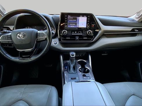 Used 2021 Toyota Highlander Limited FWD image 16