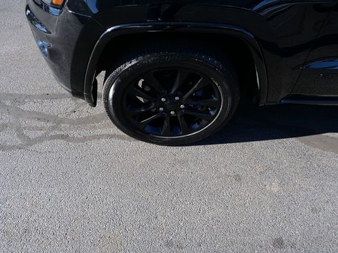 Used 2020 Jeep Grand Cherokee Altitude image 34