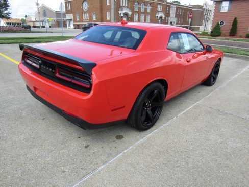 Used 2022 Dodge Challenger SRT Hellcat w/ Plus Package image 3