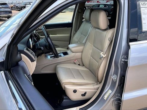 Used 2020 Jeep Grand Cherokee Limited w/ Luxury Group II RWD image 25