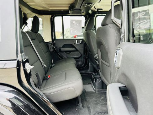 Used 2019 Jeep Wrangler Unlimited Sahara AWD/4WD image 26