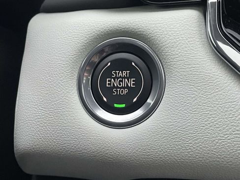 Used 2025 GMC Canyon AT4 w/ AT4X Package image 9