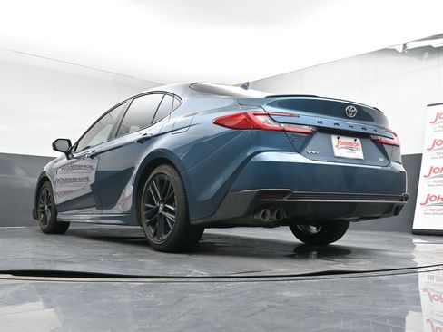 Used 2025 Toyota Camry SE w/ Convenience Package image 21