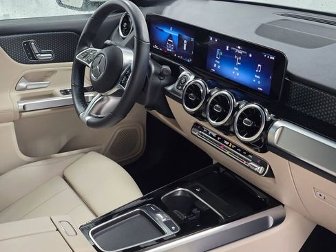 Certified 2025 Mercedes-Benz GLB 250 4MATIC image 27