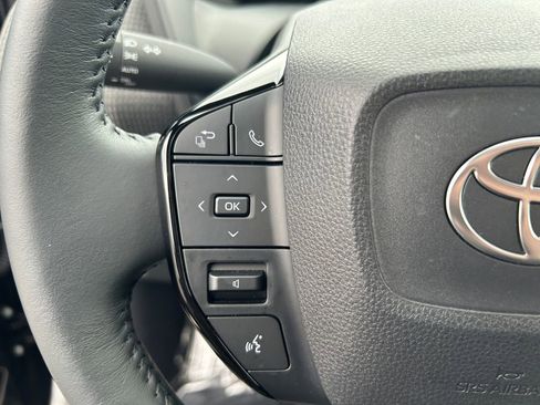 Used 2025 Toyota bZ4X FWD image 15