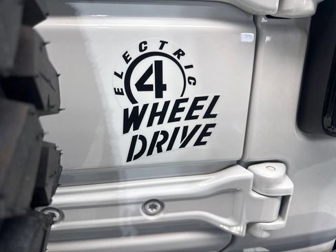 Used 2023 Jeep Wrangler Unlimited AWD/4WD image 23