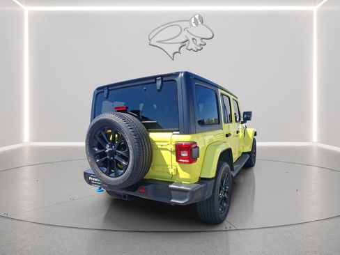 Used 2023 Jeep Wrangler Unlimited Sahara w/ Cold Weather Group AWD/4WD image 10