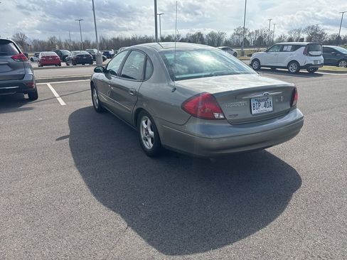 Used 2003 Ford Taurus SES image 3