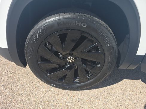 Used 2024 Volkswagen Atlas SE w/ Black Wheel Package AWD/4WD image 26