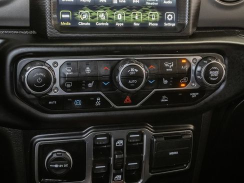 Used 2023 Jeep Wrangler Unlimited w/ Sun & Screen Package AWD/4WD image 21
