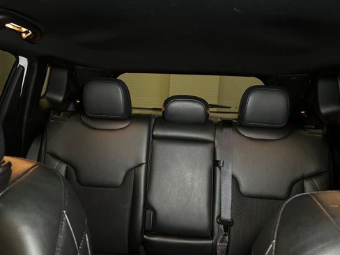 Used 2025 Jeep Compass Trailhawk AWD/4WD image 23
