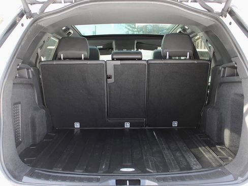 Used 2018 Land Rover Discovery Sport HSE image 38